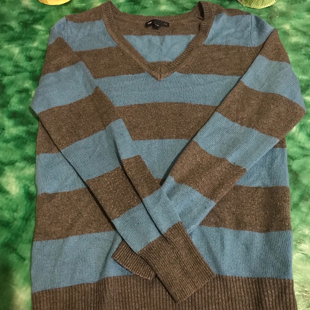 Cozy Gap Striped Sweater to keep you warm❄️❄️